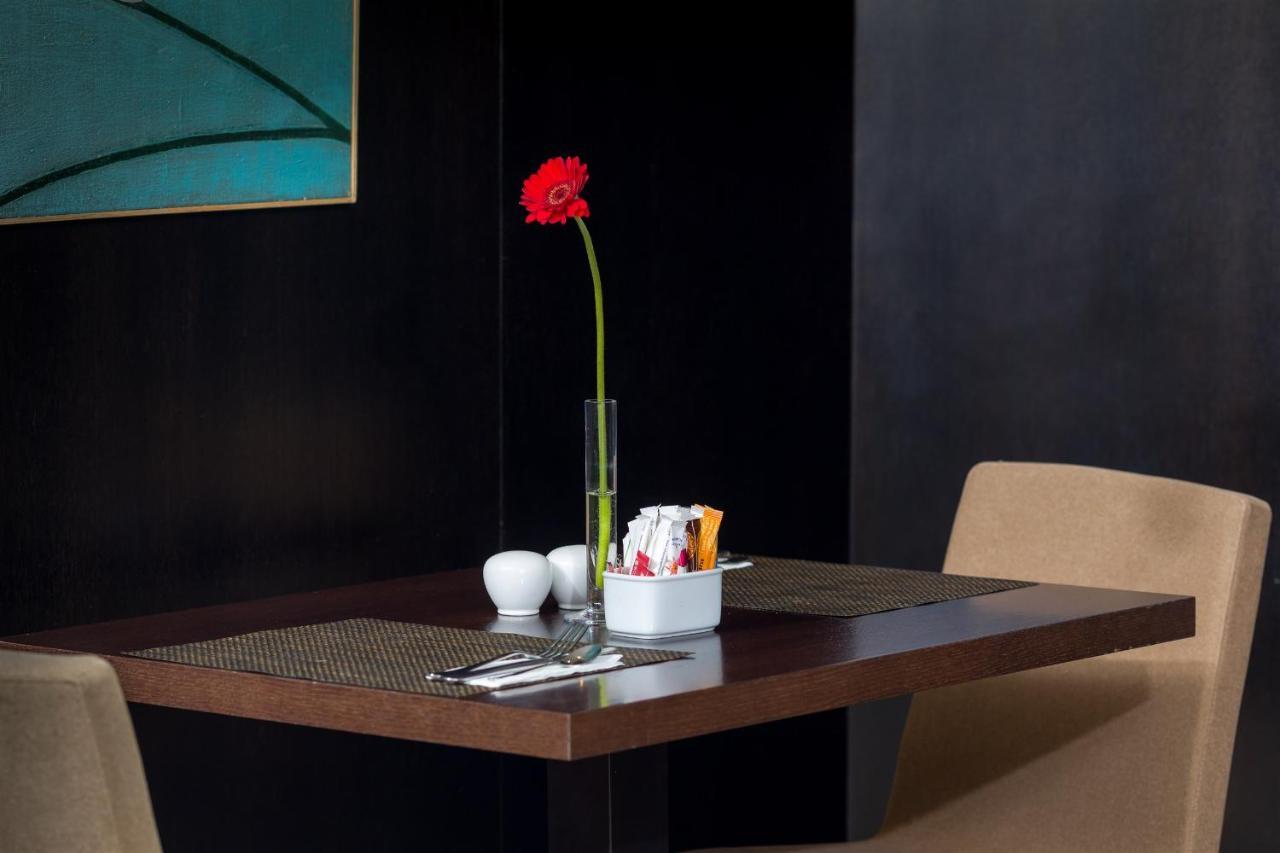 Hotel Ch Βουκουρέστι Εξωτερικό φωτογραφία